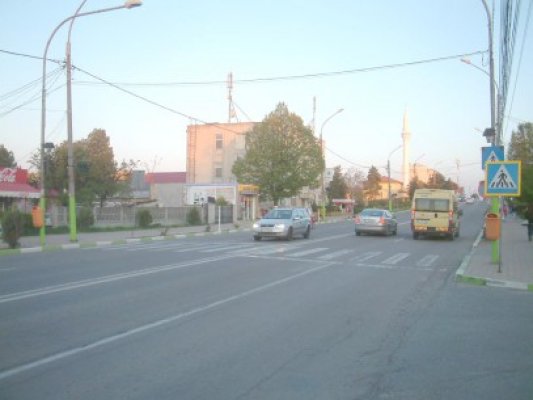 Două autoturisme au intrat în coliziune la Ovidiu
